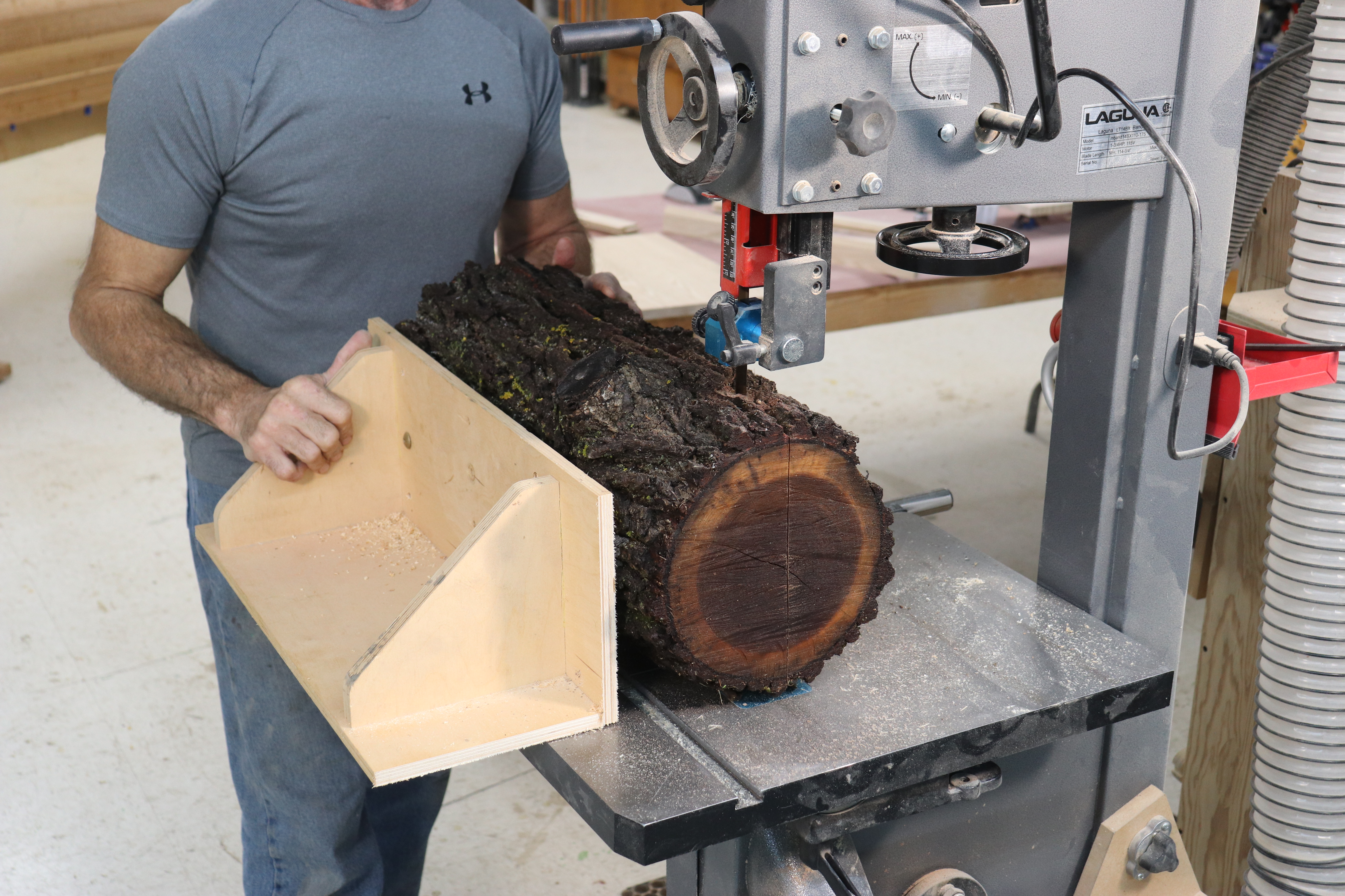 Band saw deals to cut logs