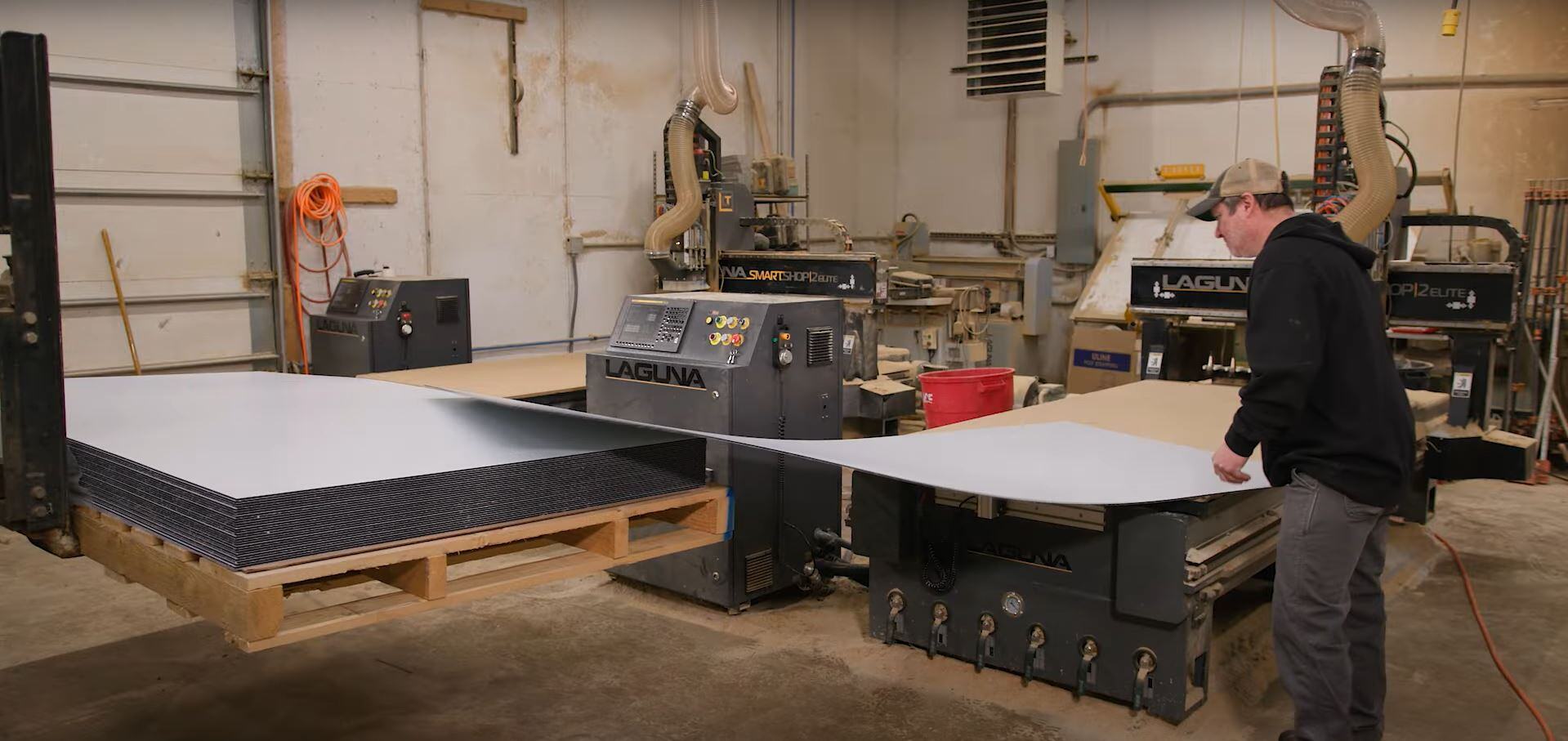 Choosing the right automated CNC router for business growth in 2025!