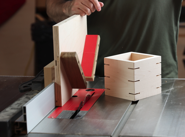 Spline Jig for Miter Joints Using Tablesaw
